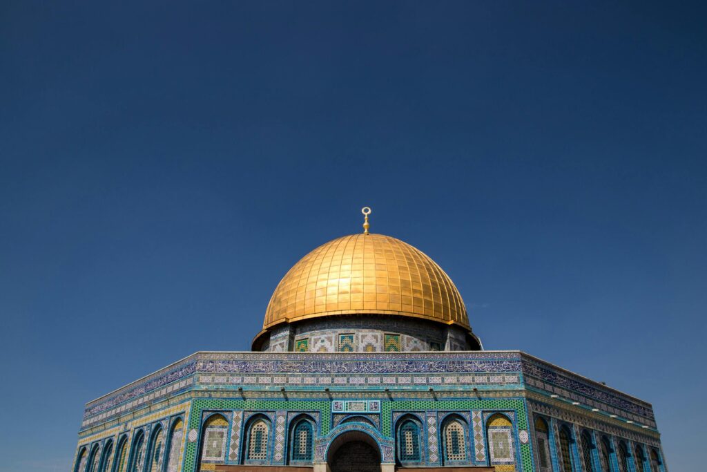 Why is Jerusalem important to Islam? The stunning Dome of the Rock with its golden dome under a clear blue sky in Jerusalem.